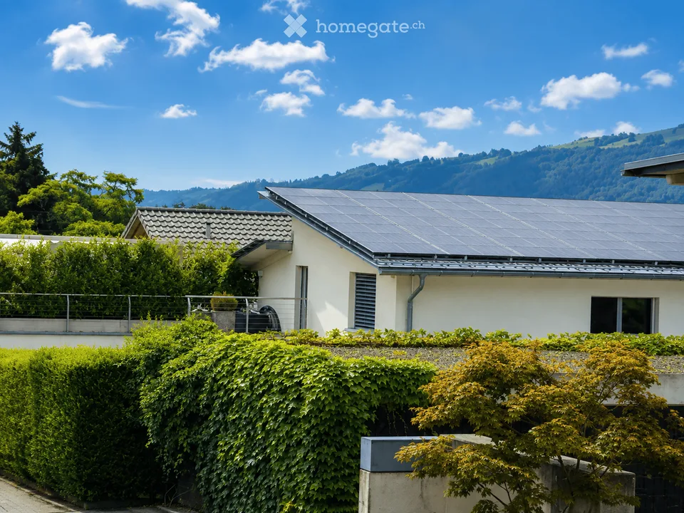 Maison unifamiliale avec piscine et vue à Meierskappel