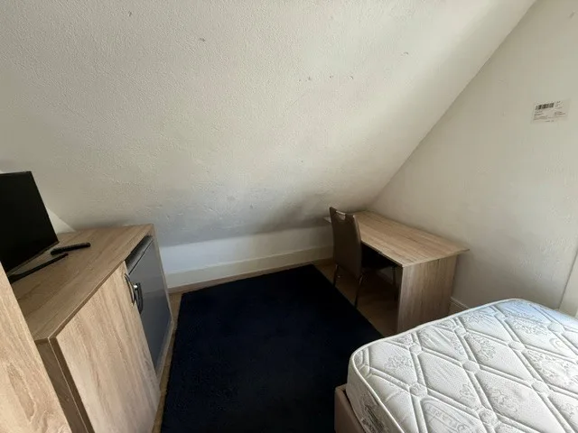 Chambre meublée dans un appartement de 3 pièces (colocation) au 2e étage à louer