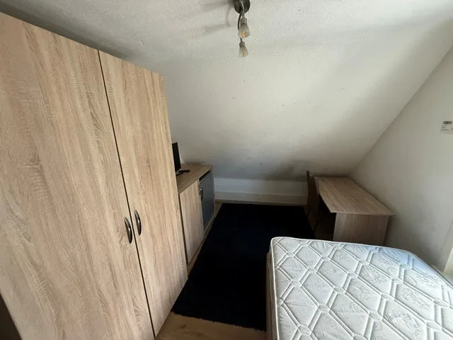 Chambre meublée dans un appartement de 3 pièces (colocation) au 2e étage à louer