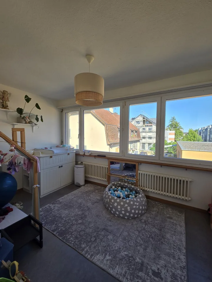 Appartement lumineux 4.5 pièces avec balcon ensoleillé à Winterthur