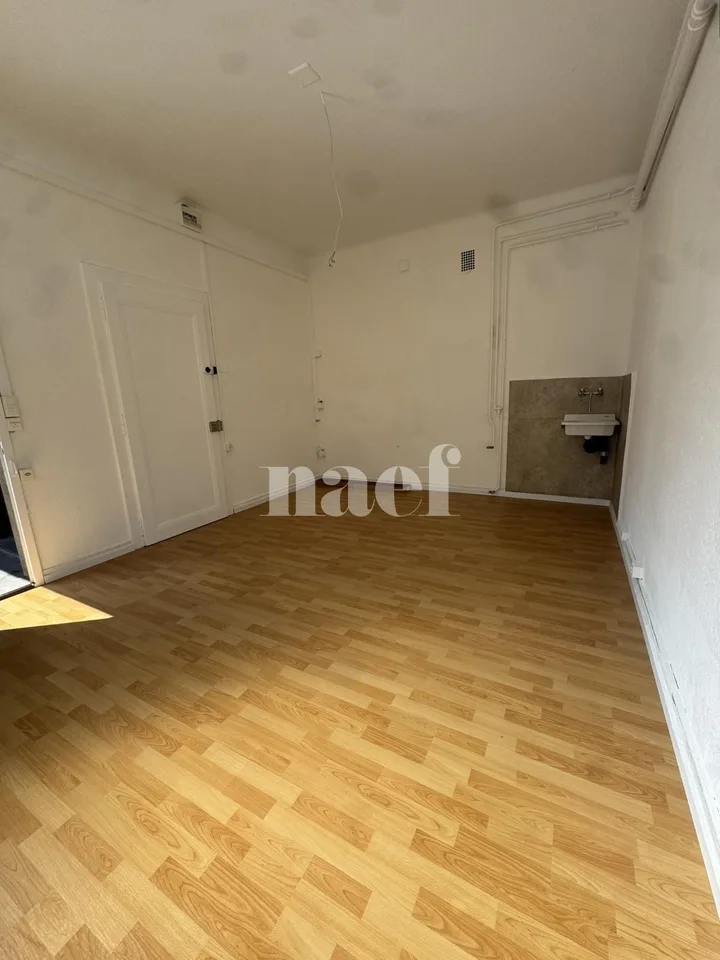 Arcade commerciale de 19 m² à louer  Rue de la Borde