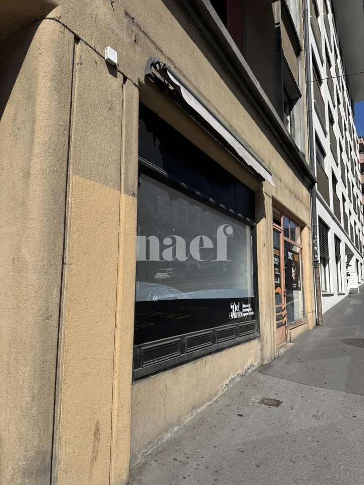 Arcade commerciale de 19 m² à louer  Rue de la Borde