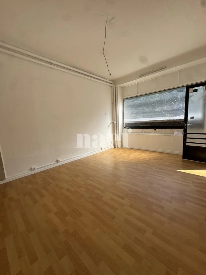 Arcade commerciale de 19 m² à louer  Rue de la Borde