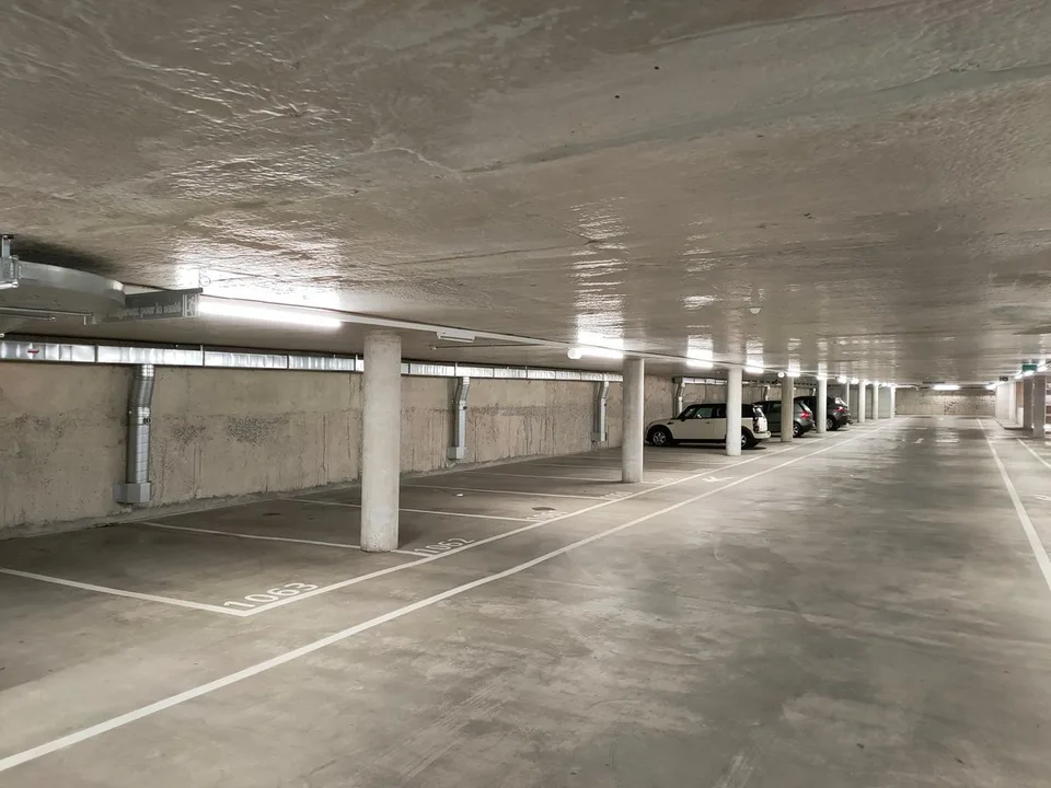 Place de parking, située en sous-sol.