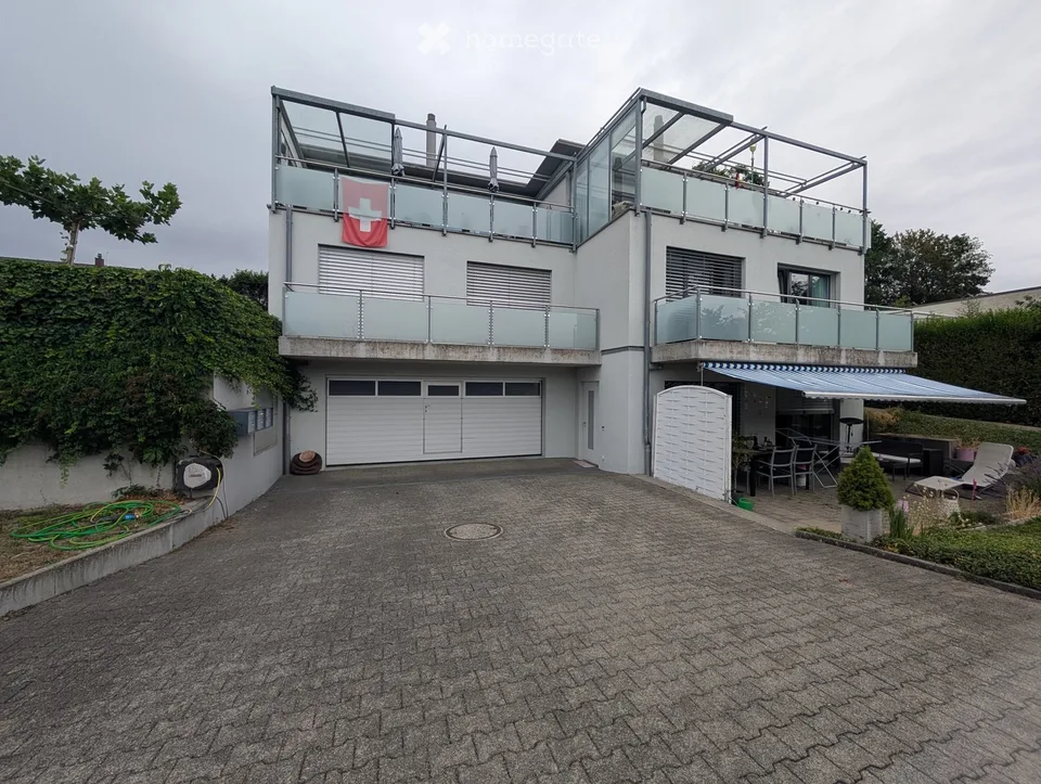 Helle 5.5-Zimmer-Wohnung mit Balkon und Garage in Watt