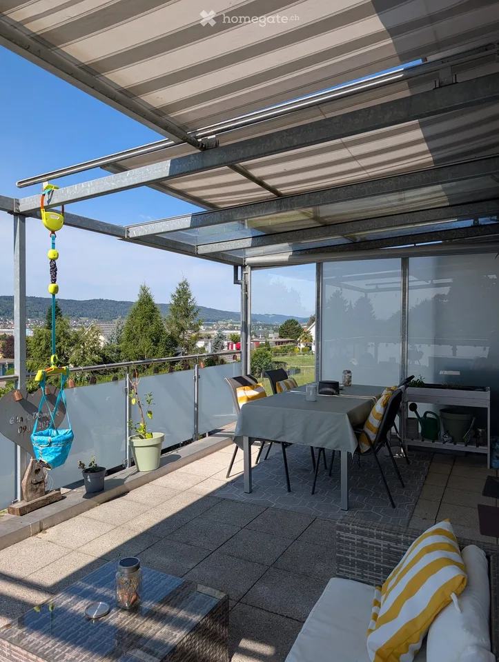 Helle 5.5-Zimmer-Wohnung mit Balkon und Garage in Watt