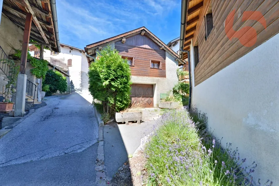 Echtes Dorfhaus mit großem Potenzial und Garage sowie Carnotzet – Foto 7 von 13