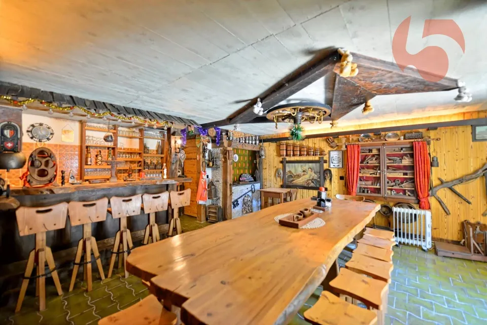Echtes Dorfhaus mit großem Potenzial und Garage sowie Carnotzet – Foto 9 von 13