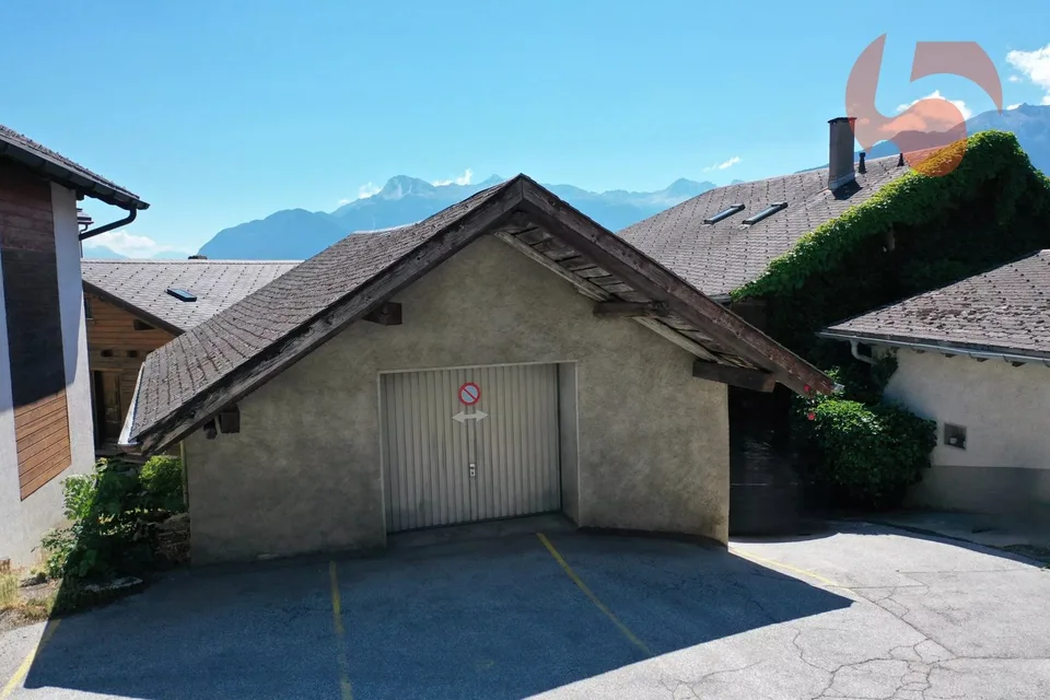 Echtes Dorfhaus mit großem Potenzial und Garage sowie Carnotzet – Foto 10 von 13