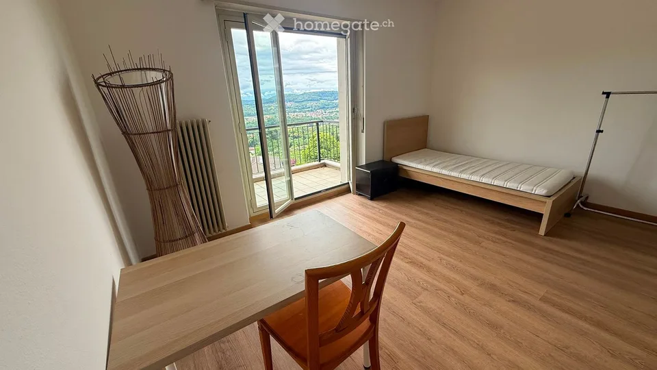 Affittasi ampia stanza ammobiliata con balcone  Besazio