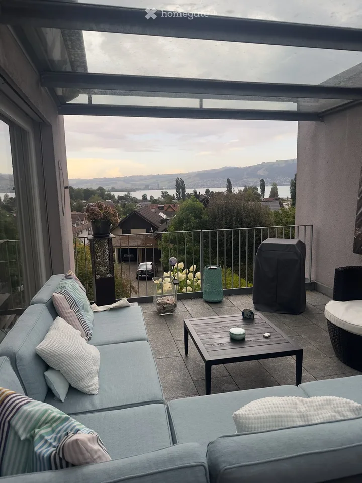 Casa a schiera moderna di 6,5 locali con giardino e vista lago a Hünenberg See