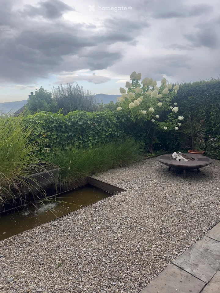 Modernes 6.5-Zimmer-Reihenhaus mit Garten und Seesicht in Hünenberg See