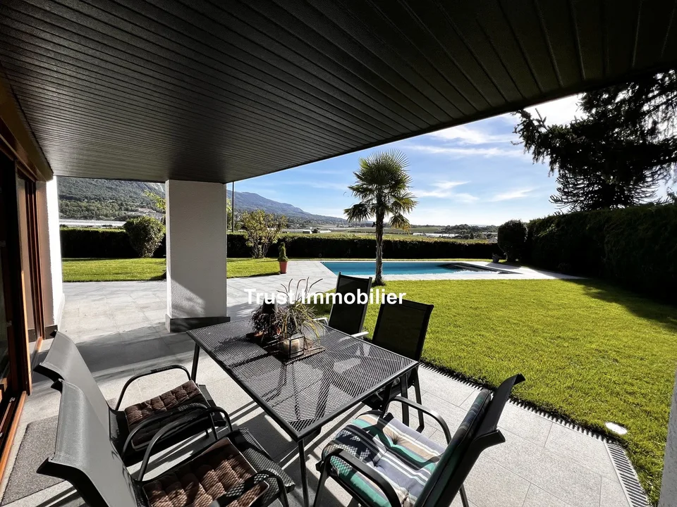 6029. VESSY : VILLA D'ARCHITECTE RÉNOVÉE AVEC VUE SALEVE
