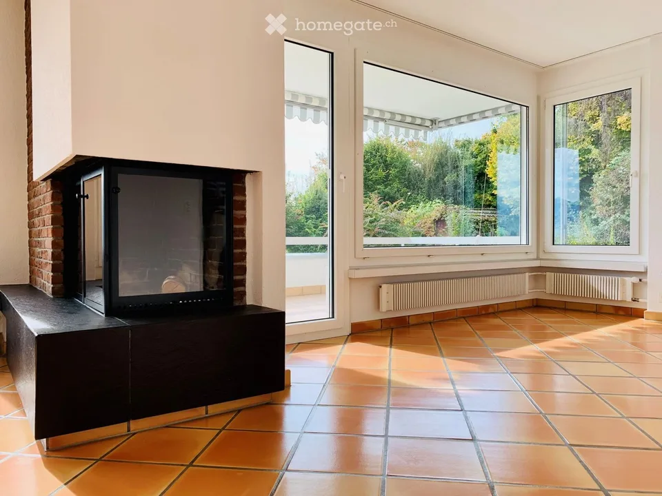 Incantevole appartamento di 3,5 locali con vista lago e balcone a Stäfa