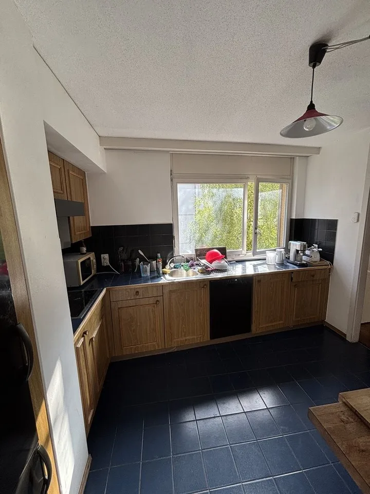 Not to be missed! Beautiful duplex in a peaceful neighborhood under the train station!