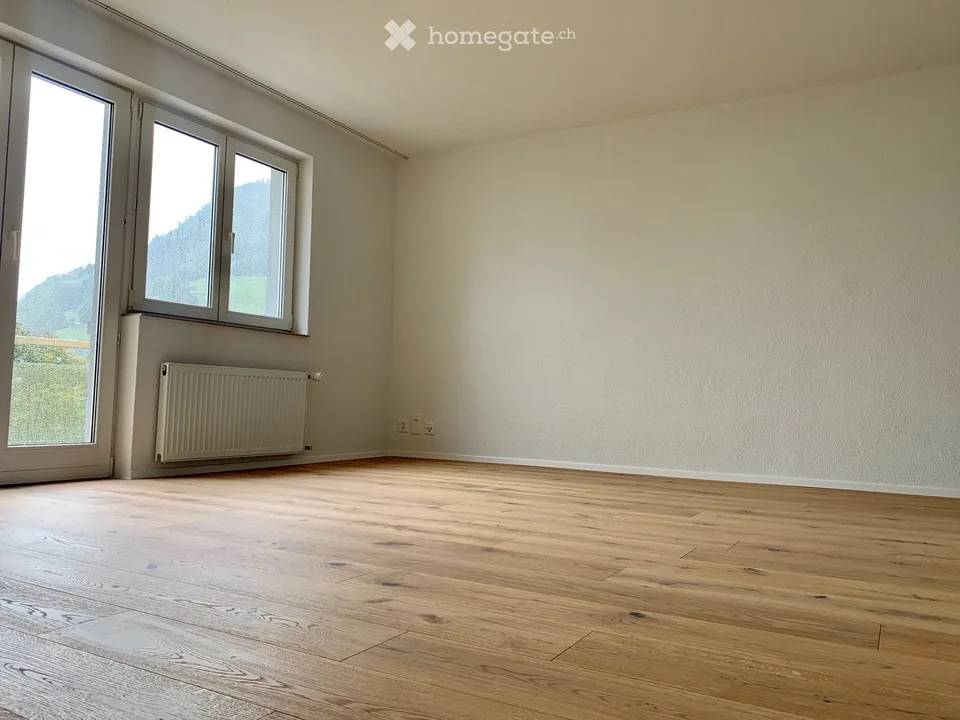Appartamento luminoso 4.5 locali con balcone e bella vista ad Amden