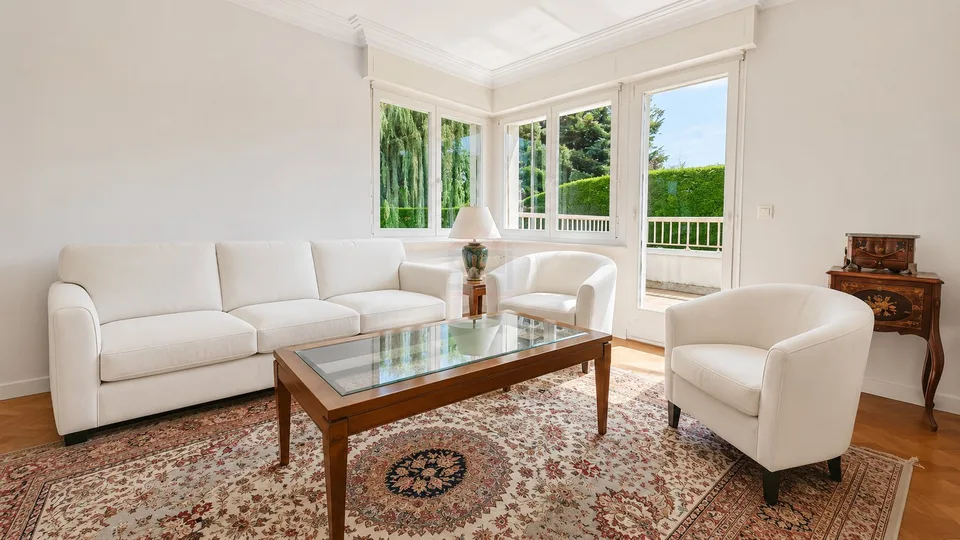 Elegant family villa in a residential environment in Cointrin