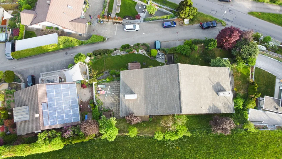 Casa a due famiglie con vista mozzafiato sulle Alpi e potenziale di rendita