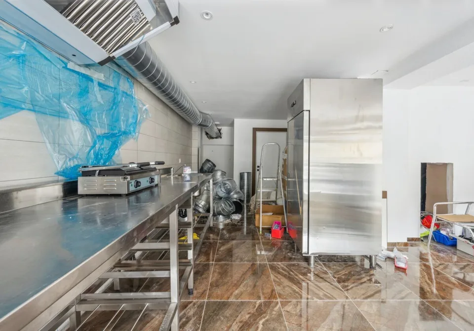 Casa multifamiliare ristrutturata con uso residenziale e commerciale in posizione centrale – foto 9 di 9