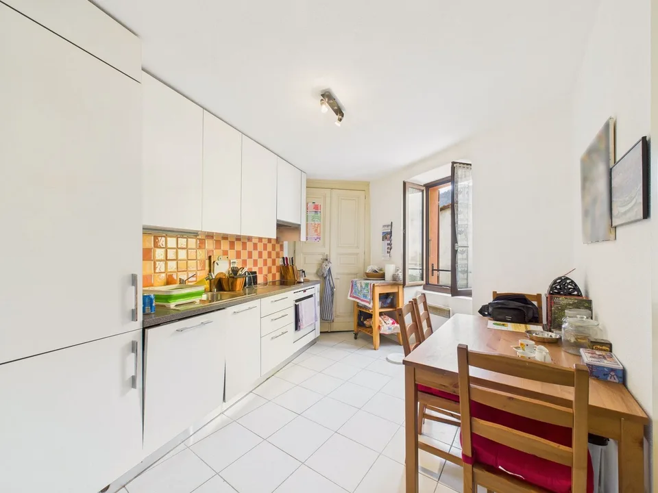 Spacious and bright semi-detached house with 5 rooms in Novaggio