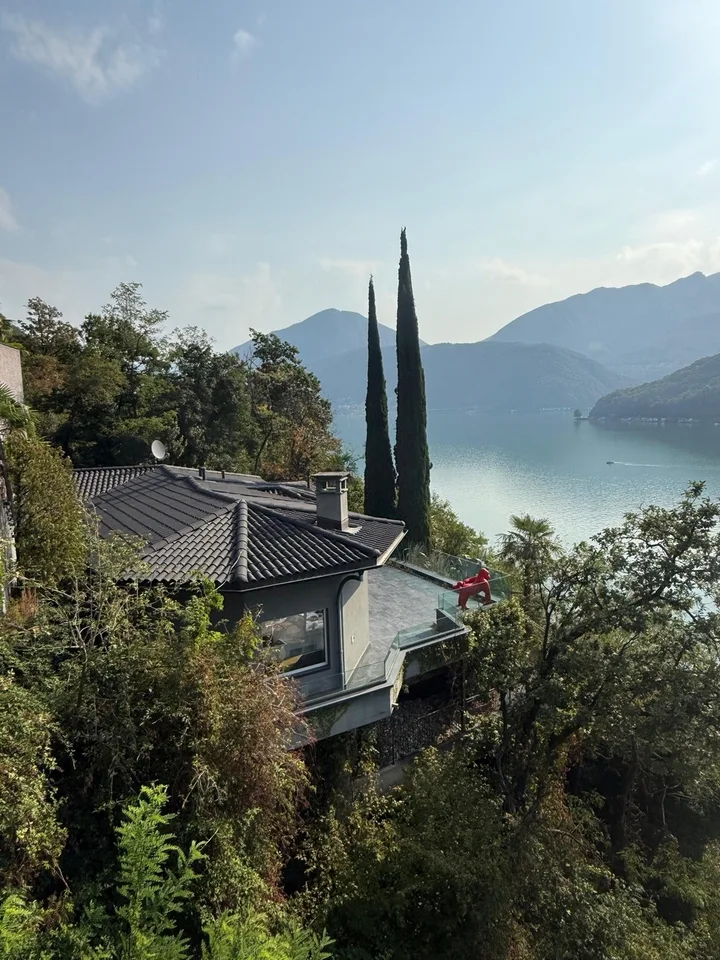 Esclusiva villa di lusso con piscina coperta e vista lago – Foto 3 von 41