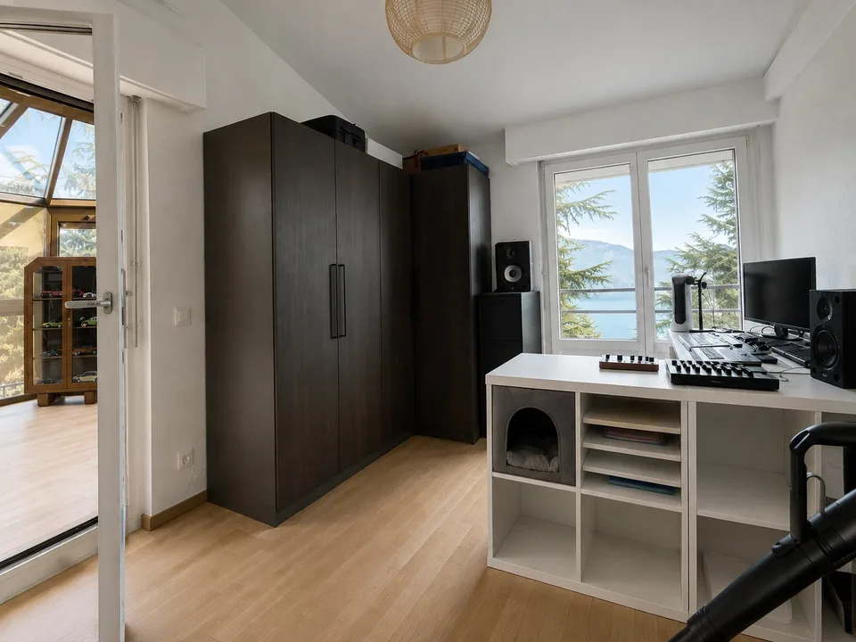 Helles Villa mit Blick auf den See und die Weinberge – Foto 6 von 19