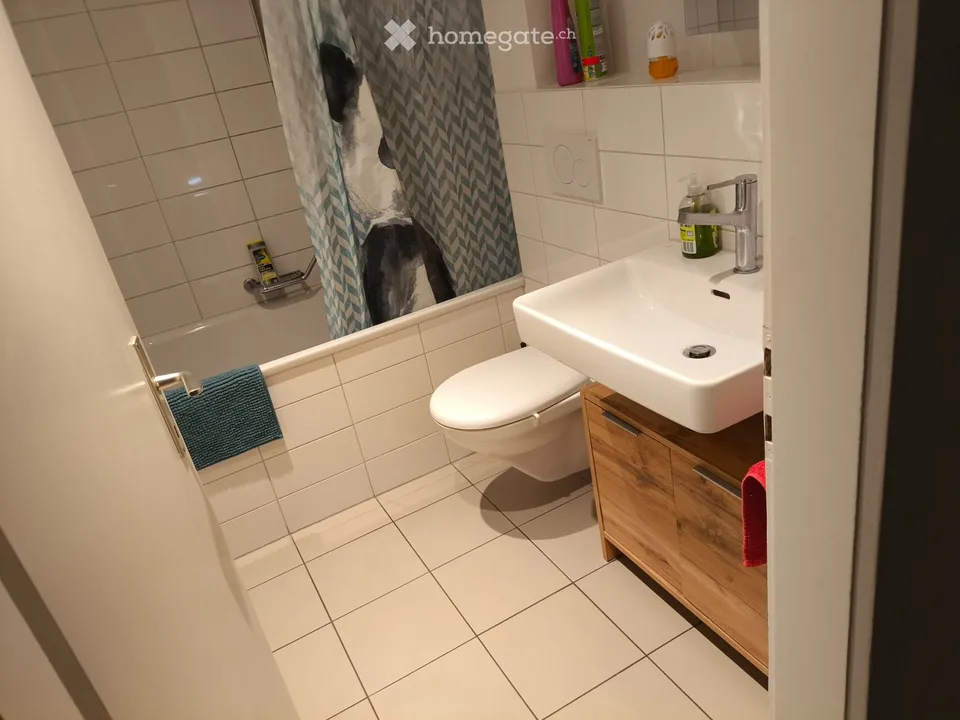 WG Zimmer in 4 Raum Wohnung zu vermieten