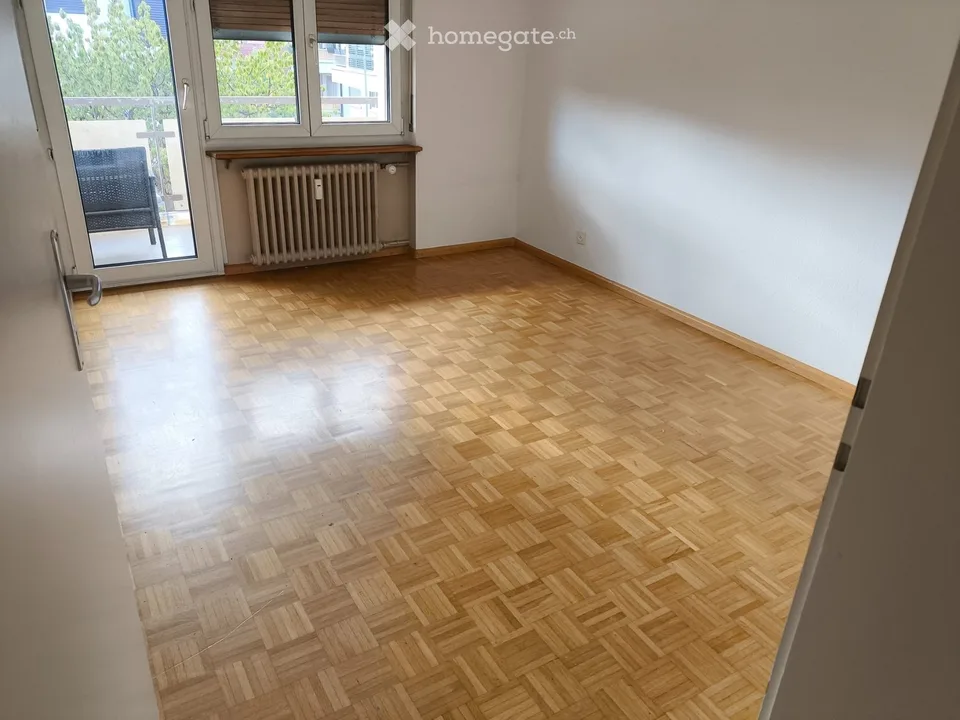 WG Zimmer in 4 Raum Wohnung zu vermieten