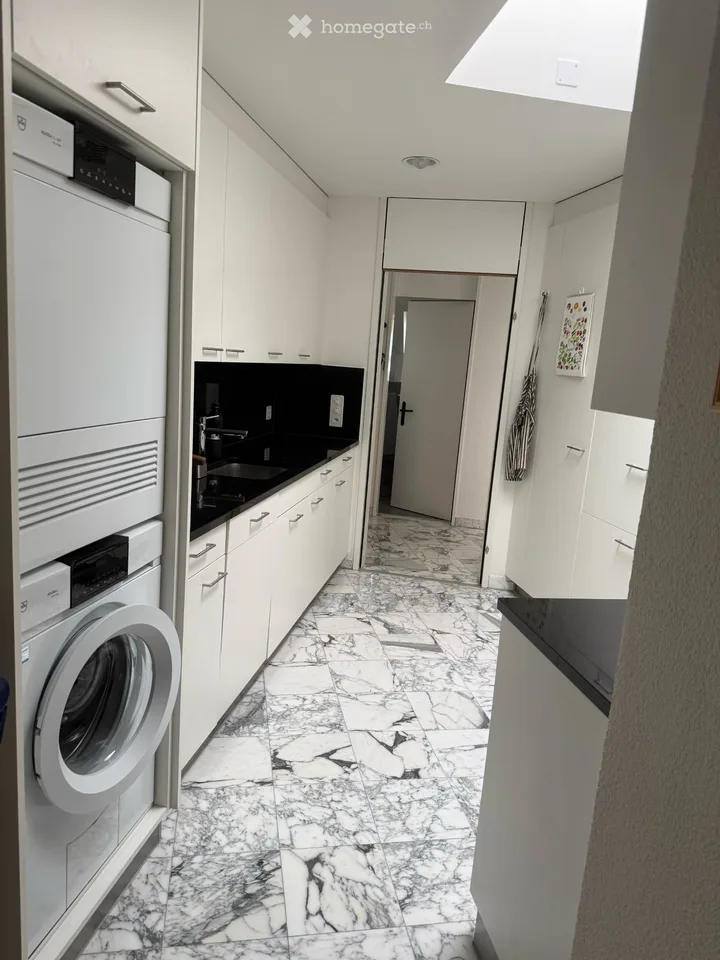 Helle 171 m² 4.5-Zimmer-Wohnung mit Cheminée und Balkon