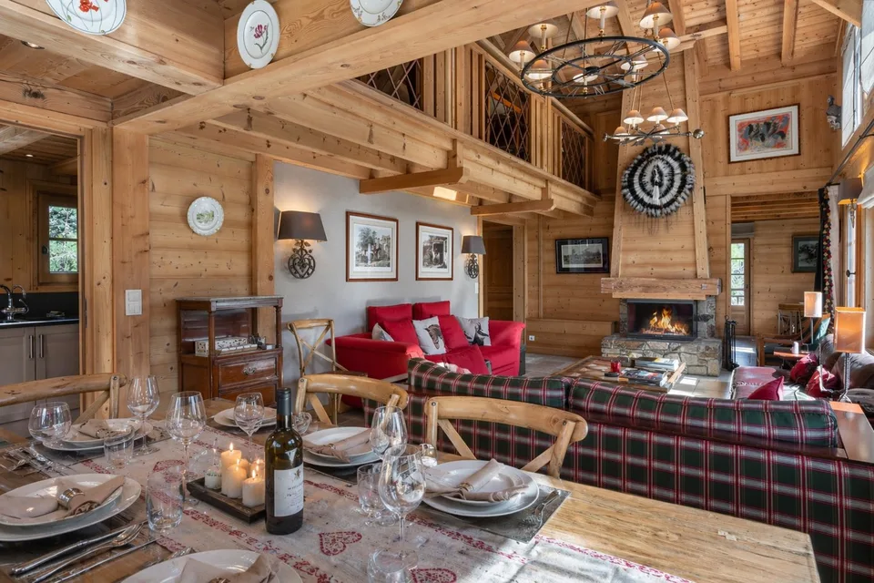 Exceptional property of two independent chalets with studio, facing Mont-Blanc