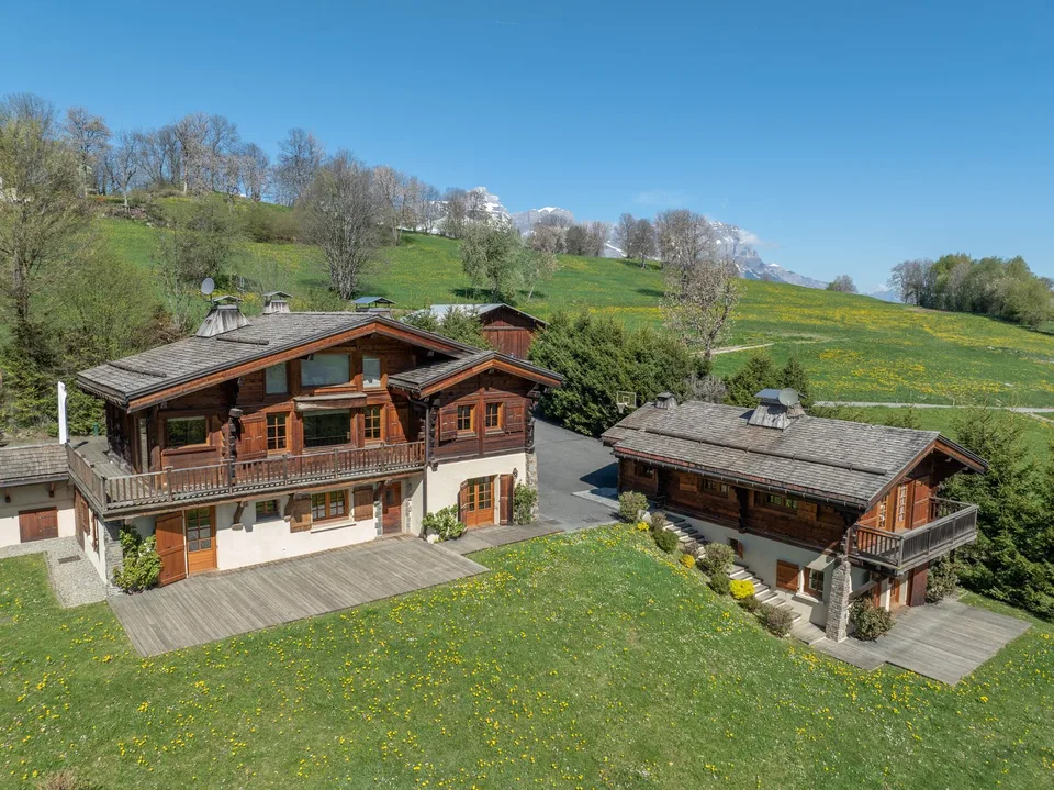 Propriété d'exception de deux chalets indépendants avec studio, face au Mont-Blanc