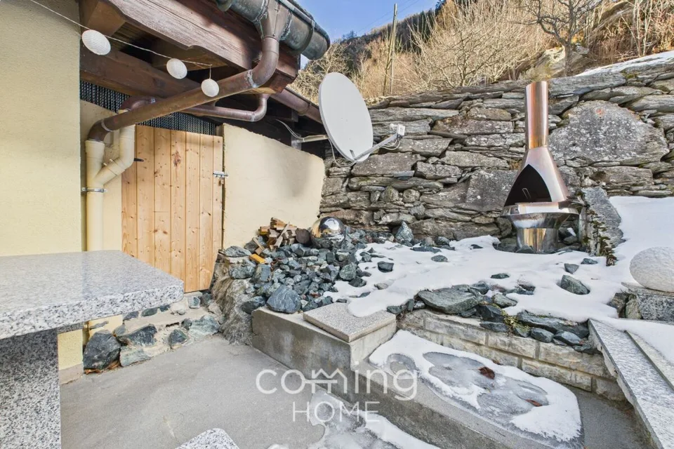 A retreat in the Saas Valley - a stylish house with panoramic mountain views in peaceful Eisten