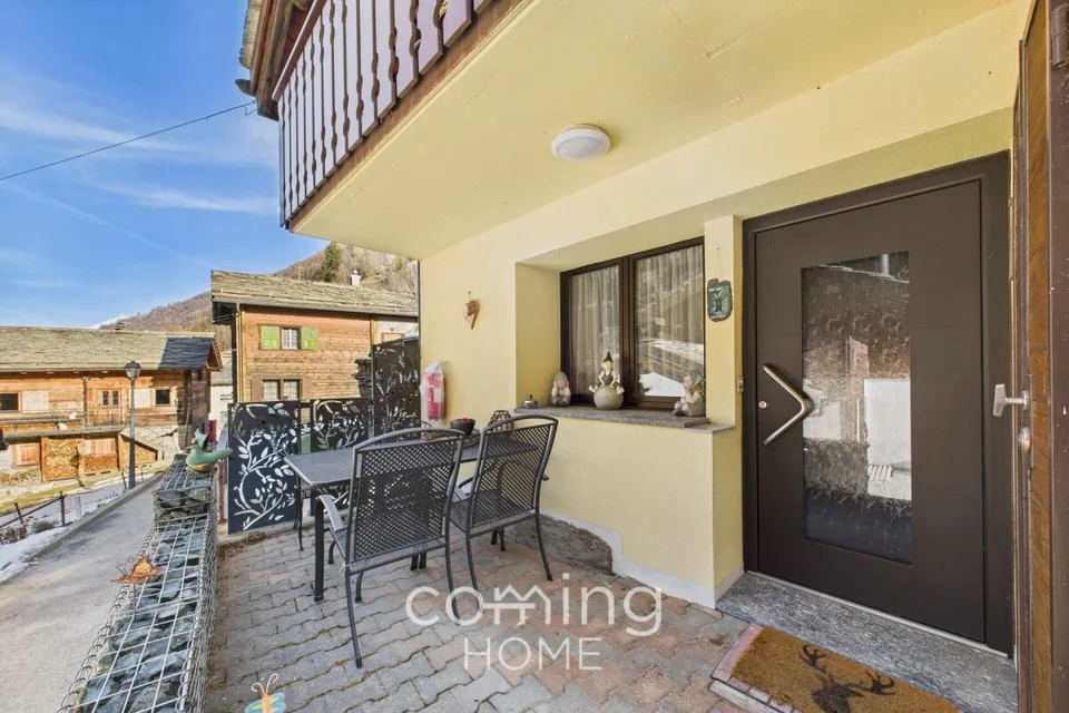 A retreat in the Saas Valley - a stylish house with panoramic mountain views in peaceful Eisten