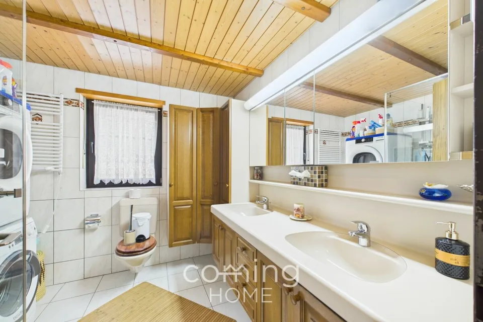 A retreat in the Saas Valley - a stylish house with panoramic mountain views in peaceful Eisten