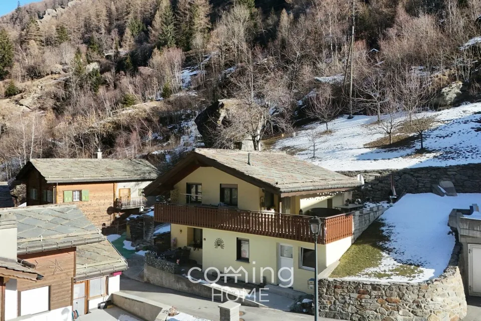A retreat in the Saas Valley - a stylish house with panoramic mountain views in peaceful Eisten