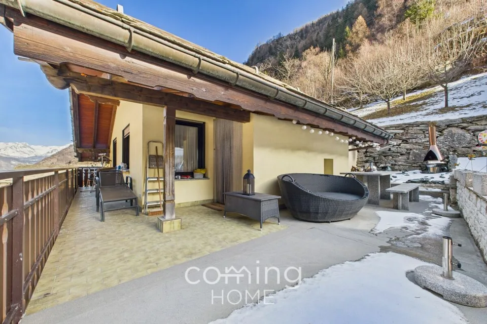 A retreat in the Saas Valley - a stylish house with panoramic mountain views in peaceful Eisten