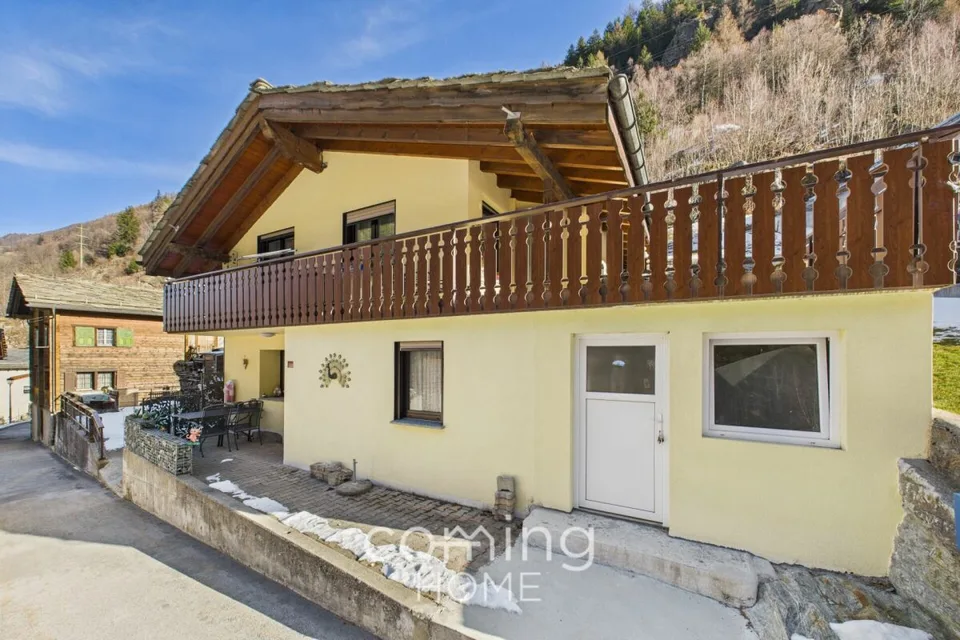 A retreat in the Saas Valley - a stylish house with panoramic mountain views in peaceful Eisten