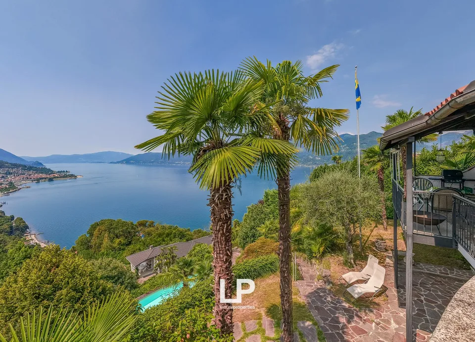 Villa von Prestige mit Seeblick, Pool und exklusiven Räumen