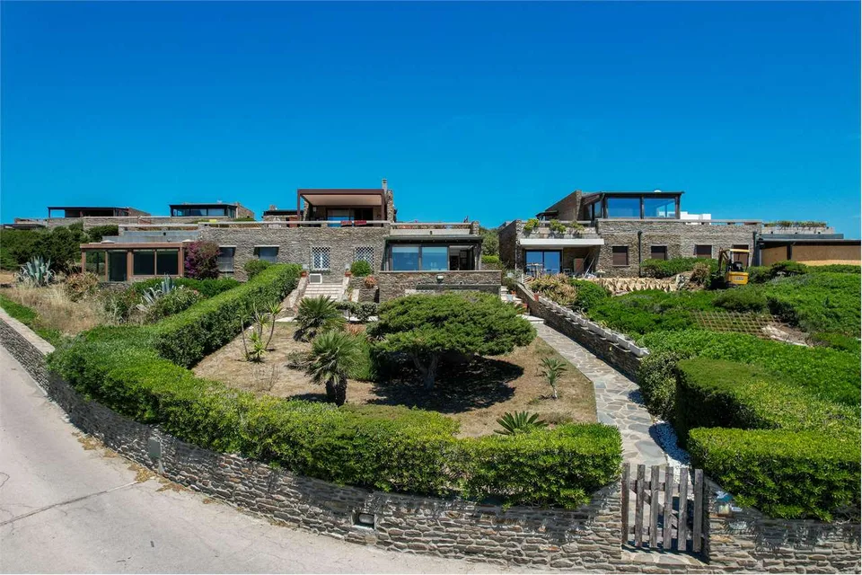 Stupenda villa con vista mare, circondata dalla natura