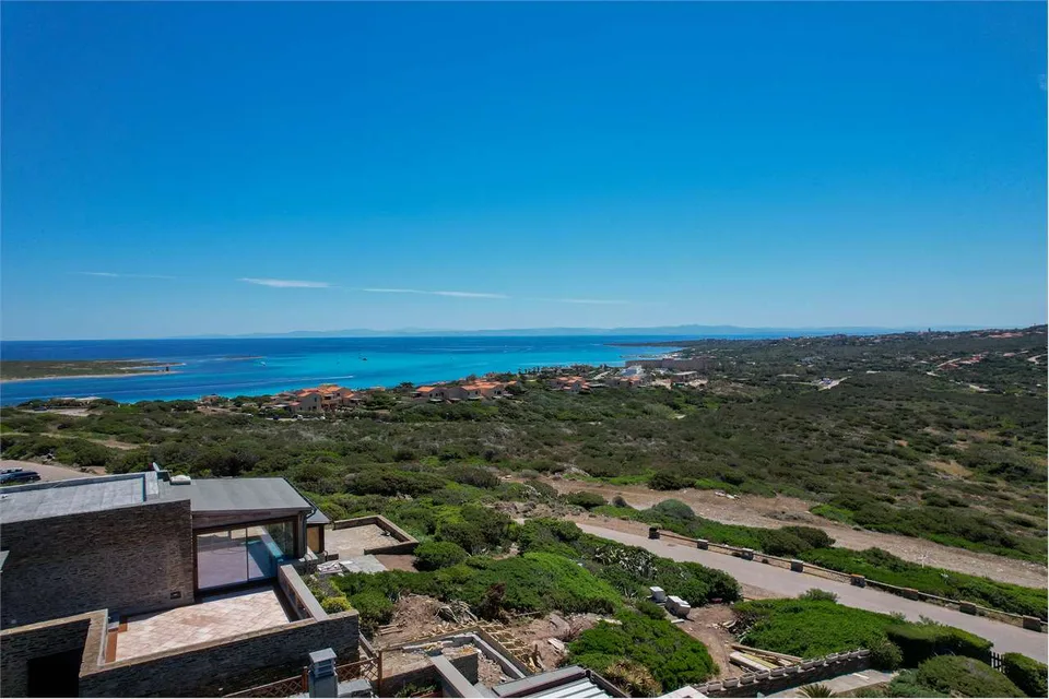 Stupenda villa con vista mare, circondata dalla natura