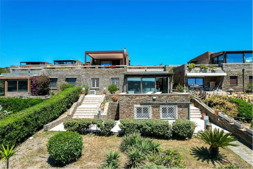 Stupenda villa con vista mare, circondata dalla natura