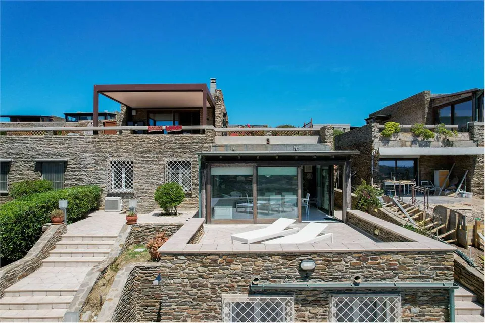 Stupenda villa con vista mare, circondata dalla natura