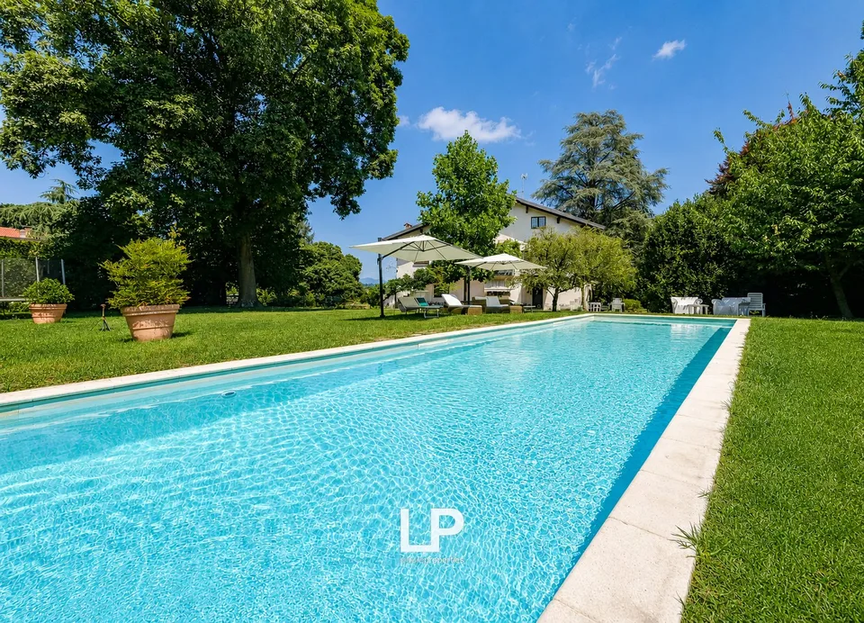 Villa im Stadtzentrum mit Pool und historischem Park und Blick auf den Fluss T – Foto 8 von 13