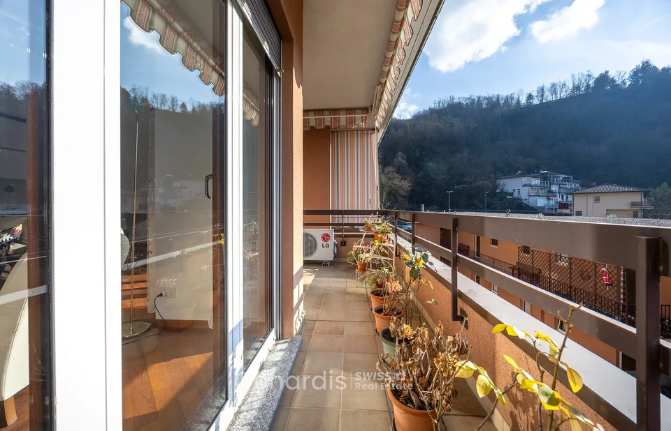 Elegantes Apartment mit 3 Räumen und Seeblick in Campione d'Italia