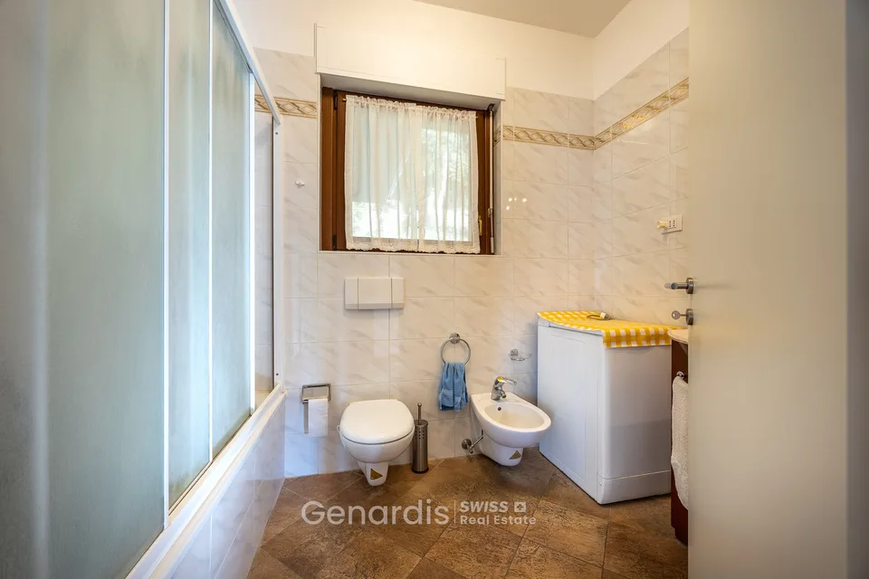 Elegantes Apartment mit 3 Räumen und Seeblick in Campione d'Italia