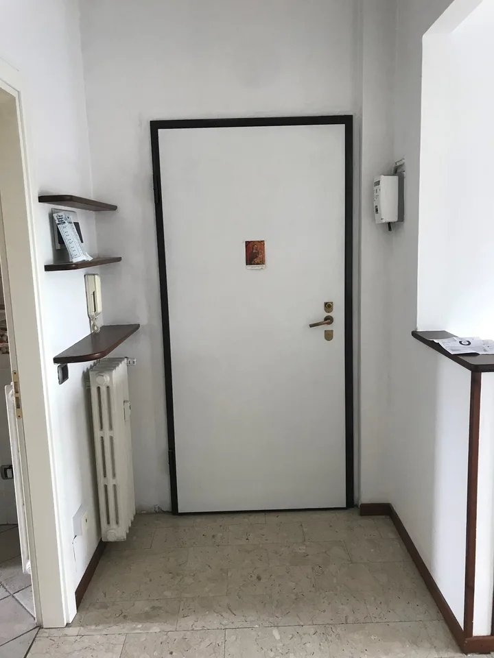 Helles 3.5-Zimmer-Apartment mit Balkon in Varese – Sofort verfügbar