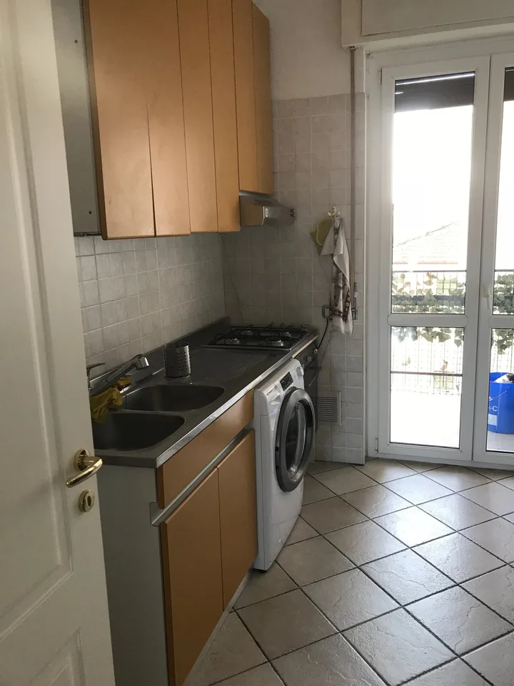 Helles 3.5-Zimmer-Apartment mit Balkon in Varese – Sofort verfügbar