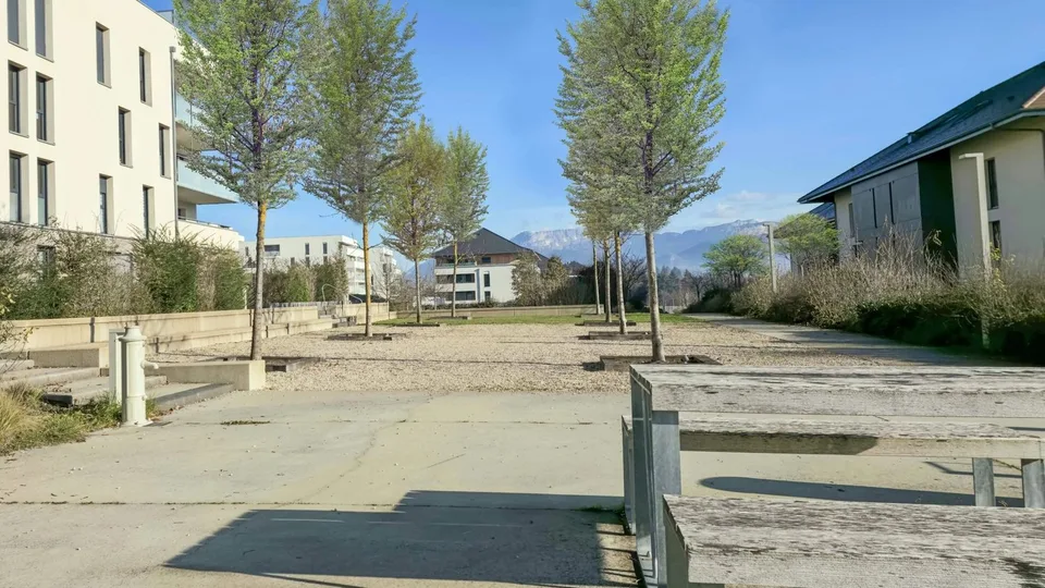 Neues T2 mit Terrasse im letzten Stock in Annecy Chavanod