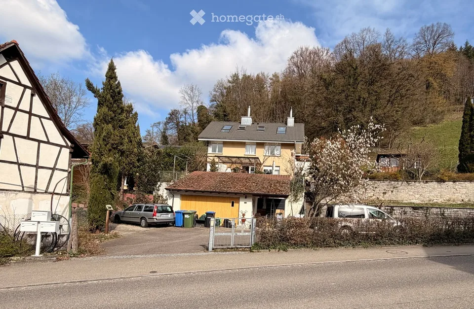 Geräumiges 9-Zimmer-Mehrfamilienhaus (auch als Einfamilienhaus nutzbar)in ruhiger Lage in Bettingen