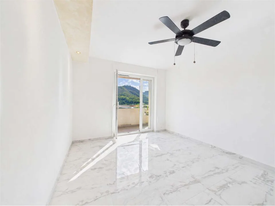 Spacious 4.5-room apartment in Balerna renovated